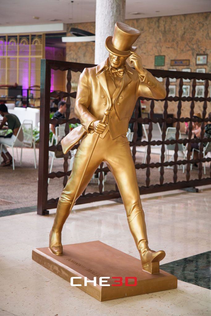 Caminante de Johnnie Walker impreso en 3D de 2 metros